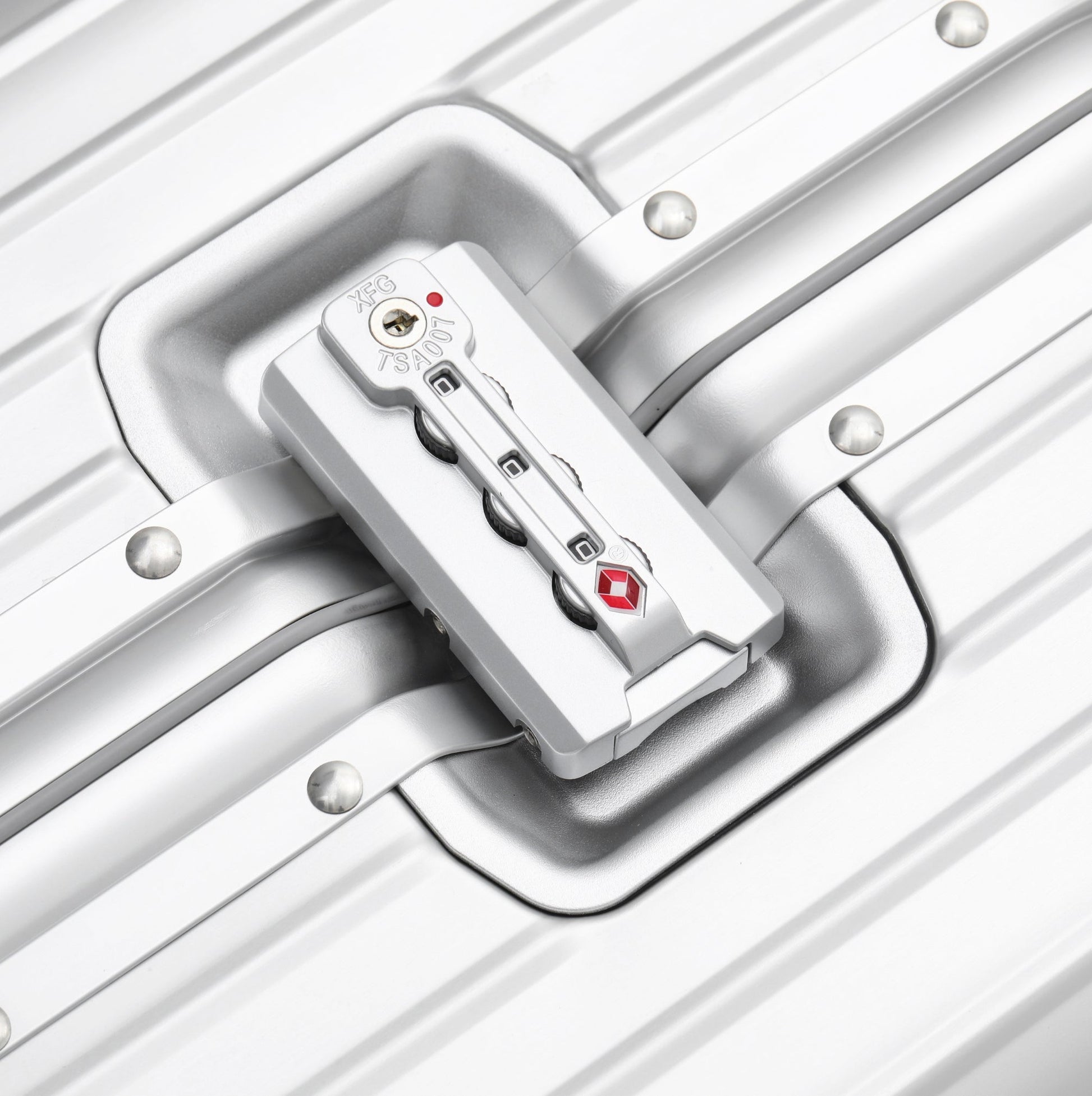 ALUMINIUM SUITCASE V2 THICKER ALUMINIUM & REMOVEABLE WHEELS